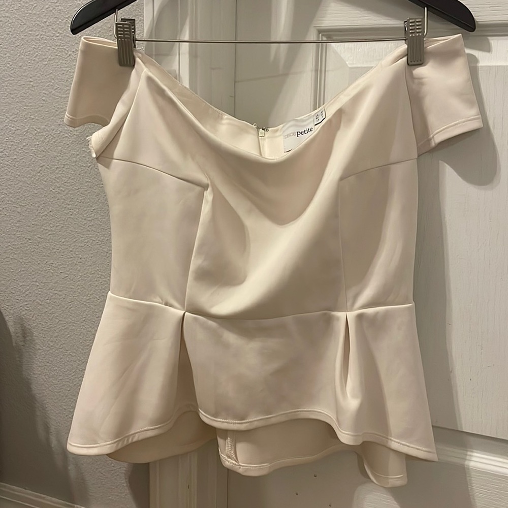 Nice top , open shoulders